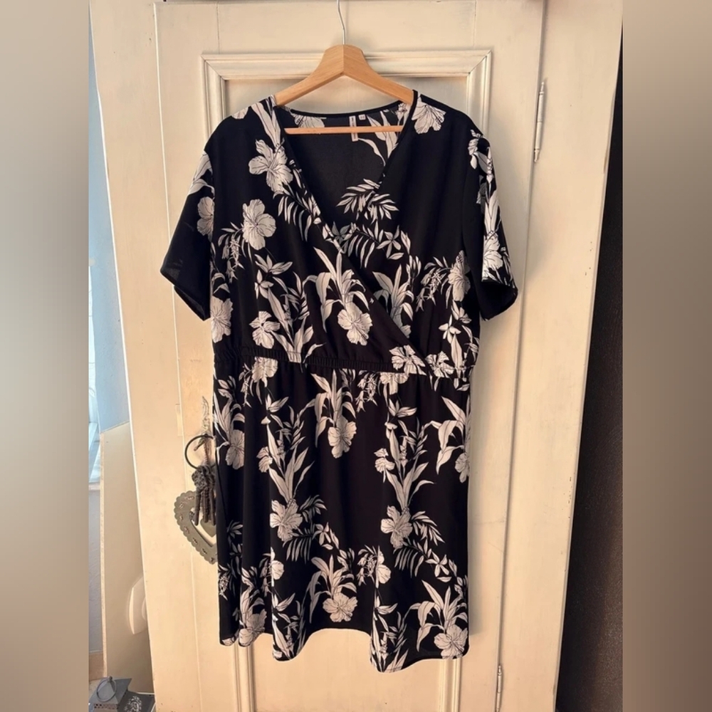 Black Floral Short Sleeve Blouse with White Botanical Print